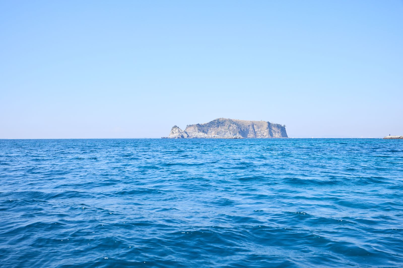 青い海と島